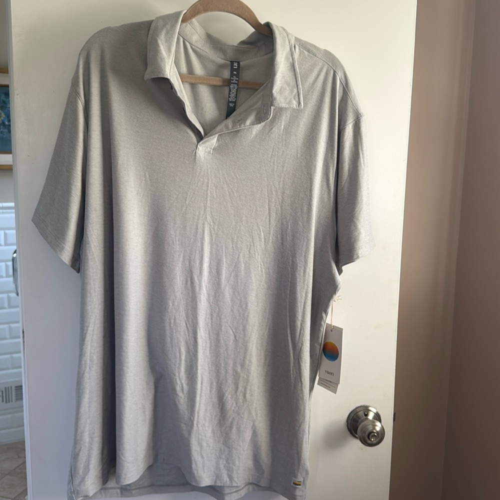 New with Tags Mens Vuori Shirt